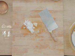 2、老陕油泼面&胡辣汤,1-2姜、洋葱切片