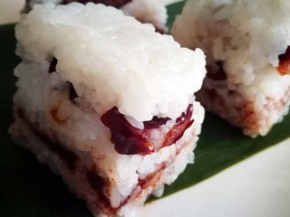 14、传统甜品～糯米切糕,糯米糕切成块儿