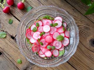 2、清爽樱桃萝卜,很爽口