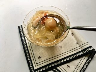 12、莲蓉百合红枣枸杞银耳汤,银耳汤口感润滑、香甜醇美，是夏天最好的清热解暑甜汤！