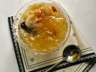 13、莲蓉百合红枣枸杞银耳汤,美容养颜护肤最佳甜汤，女孩子多喝银耳汤就会变成越来越漂亮！