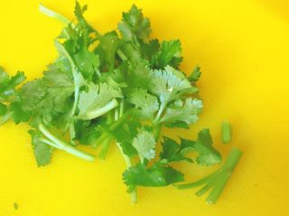 9、暖心汤系列★椰汁青口汤,香菜切小段