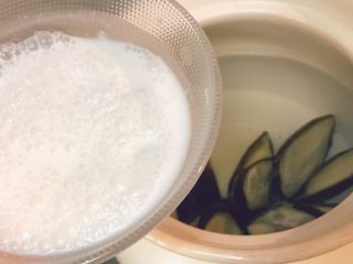 13、暖心汤系列★椰汁青口汤,再把稀释过的椰浆倒进去。