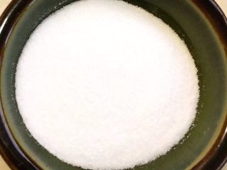 2、水信玄饼,准备好凉粉