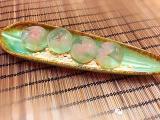 7、水信玄饼,可以沾黄豆粉（传统吃法）