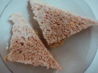 7、宝宝辅食～青豆鸡蛋三明治,成图。这是我家宝贝的，剩下的都是我的^-^