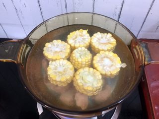 9、冬瓜玉米排骨汤,一次性加足清水