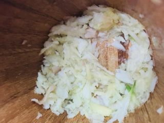 5、????☘️鱼腥草????拌黄瓜????????,5、大蒜和生姜一起捣碎