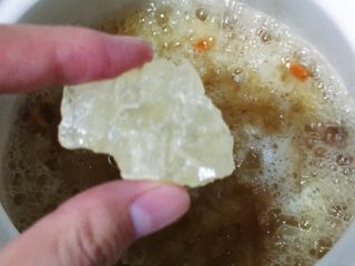14、养颜银耳羹,熬煮到你喜欢的浓稠度就可以放冰糖