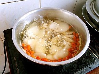 7、冰糖雪梨,打开电磁炉,开锅啦,嘻嘻