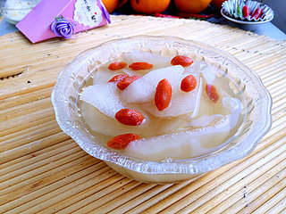 10、冰糖雪梨,放到玻璃碗中,简直就是一道玉食