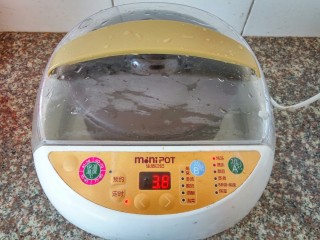 13、鱼胶大骨汤,通电、功能按炖汤、定时3.8小时、饮用前放盐、即可饮用