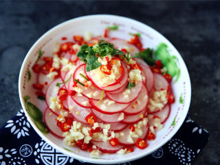 11、酸辣萝卜,色鲜味美，酸辣开胃，既可以作为宴席的开胃菜，又能作为必不可少的下饭菜，对付清粥，馒头更是超赞。