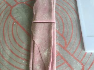 10、三鲜火龙果手擀面,中间切一刀