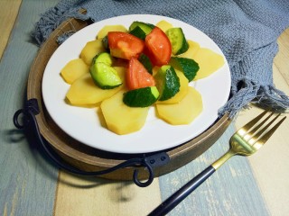 11、圆土豆+减脂土豆素菜盘,稍微摆盘发个减肥期间的食物，可以记录这段时间的摄入量