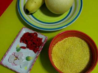 1、宝宝辅食(冰糖雪梨香蕉粥),所有食材备好！