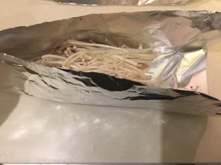 17、宝船蒸,将铝箔立起对折