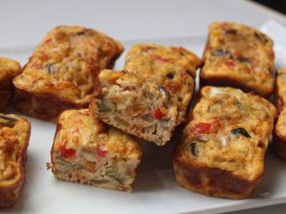 14、百变鸡蛋+迷你蔬菜烘蛋,烘蛋软嫩多汁，有蛋香和蔬菜鲜甜，冷热都很好吃！  