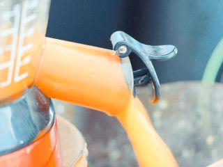 4、枇杷糕, 榨汁。