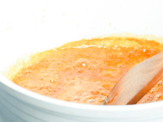 11、枇杷糕,搅拌至膏体温度降至大约60度