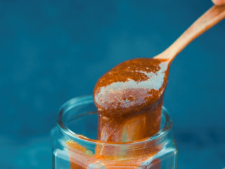 16、枇杷糕,可以直接取一勺含着吃