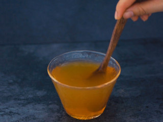 17、枇杷糕,也能温水冲泡喝。