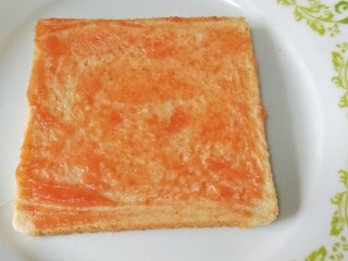 4、情人节爱心早餐,另取一片吐司抹上山楂酱