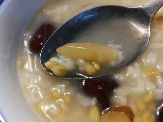 12、夏季养心，小麦大枣百合粥,麦冬也可食