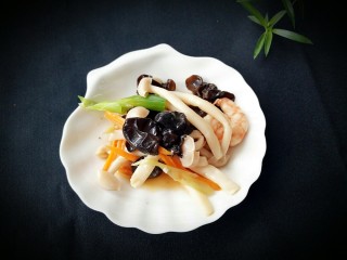 13、鲜虾菌菇面,菌菇鲜味很足！