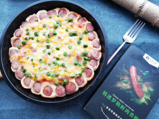 16、满园春色香肠披萨,可以根据个人喜好，没有披萨酱可以用番茄酱、沙拉酱、咕咾汁都可以。蔬菜还可以加胡萝卜、西蓝花等。