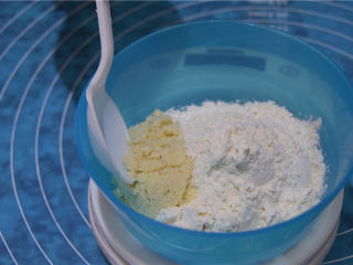 3、舌尖3栩栩如生瓜子酥（低粉版）,添加杏仁粉。