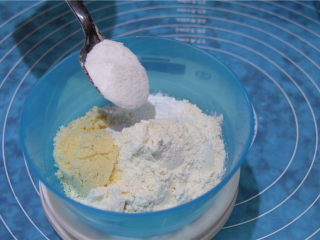 4、舌尖3栩栩如生瓜子酥（低粉版）,添加糖粉。