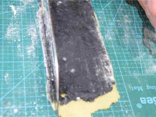 11、舌尖3栩栩如生瓜子酥（低粉版）,修整边角。