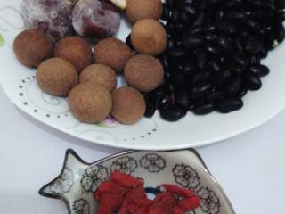 2、元气#乌鸡汤#(创建于15/元~2017),食材准备2:黑豆、西洋参、大枣、栗子、桂圆、枸杞等。