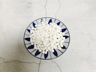 1、桂花红糖酒酿小圆子,超市买的小圆子无需解冻