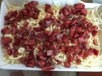 6、香薰培根香肠土豆羹,铺上培根香肠