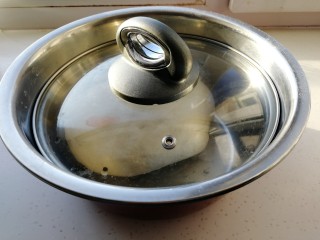 2、家庭版&荷叶肉夹馍,放到阳光充足的地方发酵2个小时