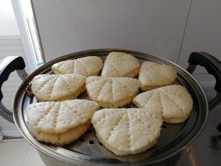 12、家庭版&荷叶肉夹馍,蒸好的荷叶饼