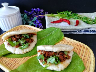 24、家庭版&荷叶肉夹馍,照个相，好看又好吃的荷叶饼肉夹馍，家庭版，吃着更放心。
