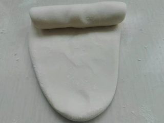 9、糖酥火烧,擀成长椭圆形，自上而下卷起