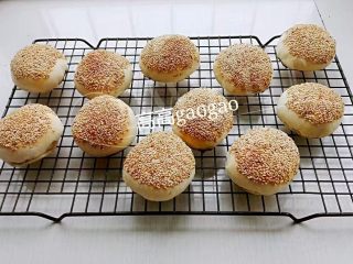 16、糖酥火烧, 烤箱预热，中层上下火180度，20分钟，美美哒出炉