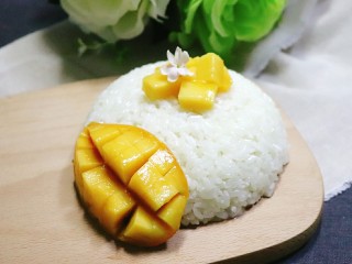 11、芒果糯米饭,软糯的糯米饭，配上芒果的果香，搭配醇厚的椰浆，甜蜜蜜。