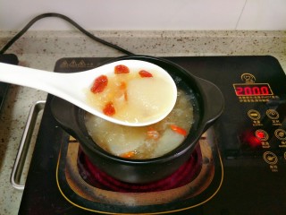 9、冰糖雪梨银耳羹,炖到银耳浓稠即可