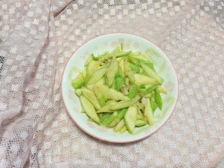 9、素炒茭瓜,美味可口的茭瓜出锅了