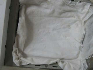 5、葡萄干小餐包,盖上湿布适温醒发30分钟。