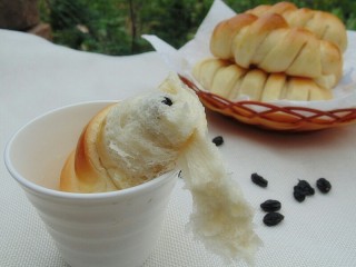 12、葡萄干小餐包,成品