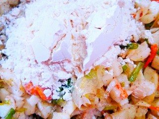 7、潮汕果肉,加入面粉