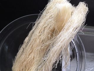 6、炒粉干,粉干一把