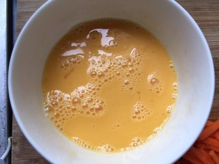 10、炒粉干,打散