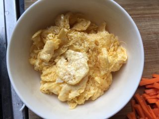 12、炒粉干,备用